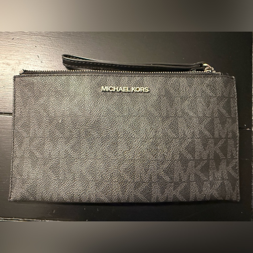 Michael Kors Black Signature Wristlet Pouch